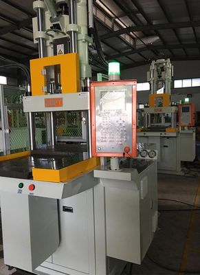 Вертикальное полностью автоматическое оборудование для инжекционной формовки с пластиковым замком
